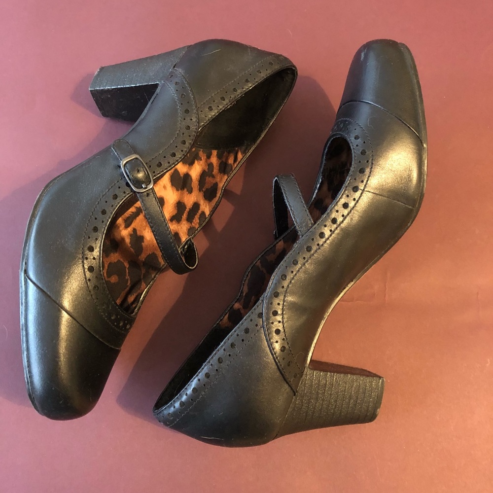 Clarks black Mary Jane heels